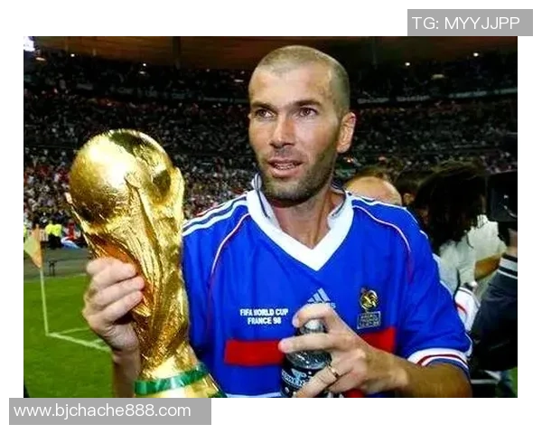 意大利8号足球明星的辉煌历程与传奇瞬间回顾 意大利8号足球明星的辉煌历程与传奇瞬间回顾