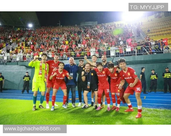 广州足球队反击战术解析及其在联赛中的影响与启示 广州足球队反击战术解析及其在联赛中的影响与启示